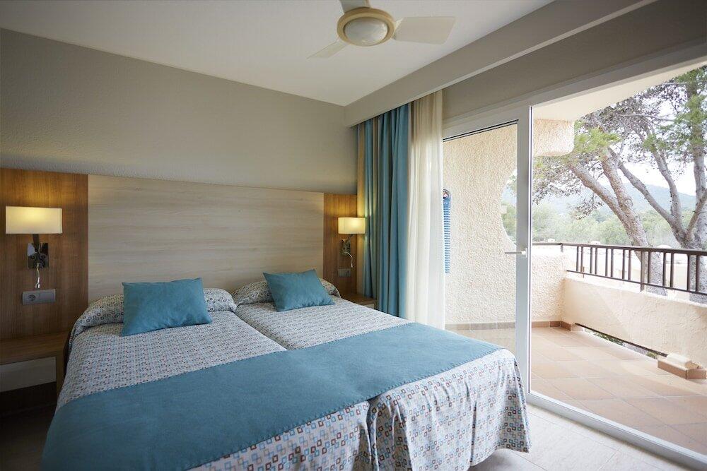 Foto de una habitación de Invisa Hotel Club Cala Blanca