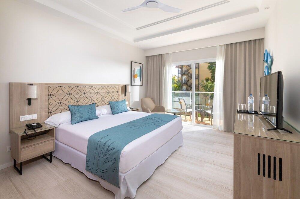 Foto de una habitación de Hotel Riu Madeira - All Inclusive