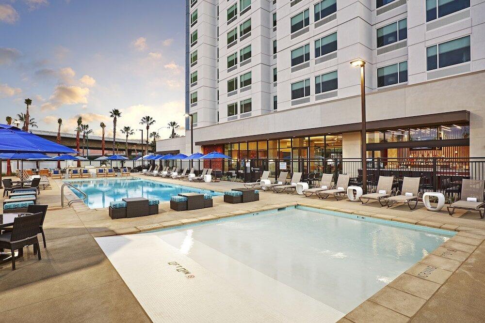 Foto de los servicios de Cambria Hotel &amp;amp; Suites Anaheim Resort Area