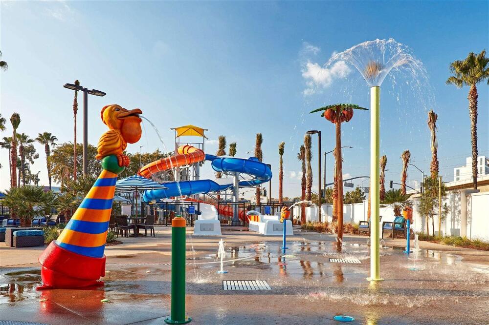 Foto de los servicios de Cambria Hotel &amp;amp; Suites Anaheim Resort Area