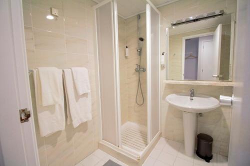 Foto del baño de Hotel WOT Costa da Caparica