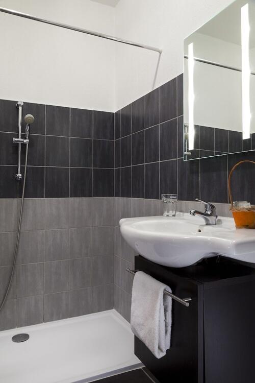 Foto del baño de The Originals City, Hôtel Galaxie, Nice Aéroport