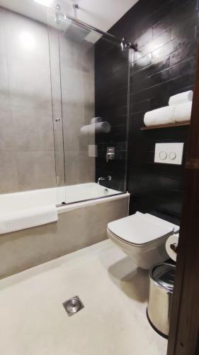Foto del baño de Atix Hotel