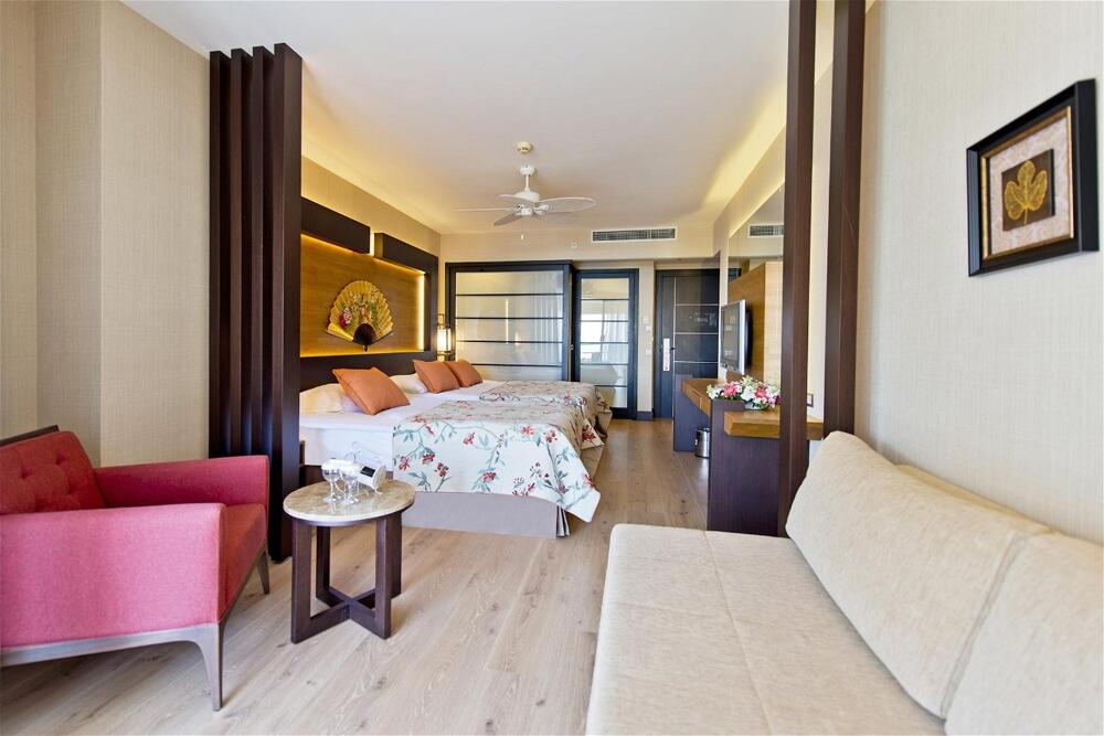 Foto general de Limak Lara Deluxe Hotel &amp;amp; Resort Antalya