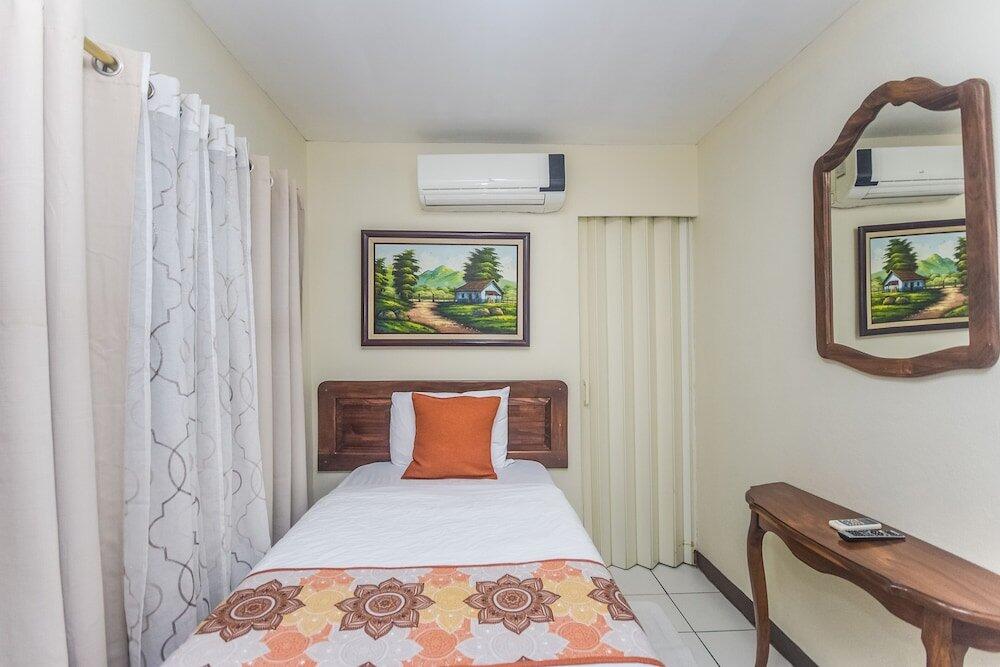 Foto de una habitación de Hotel Berlor Airport Inn
