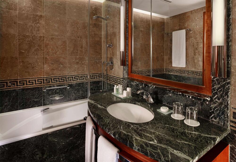 Foto del baño de Hotel President Wilson, a Luxury Collection Hotel, Geneva