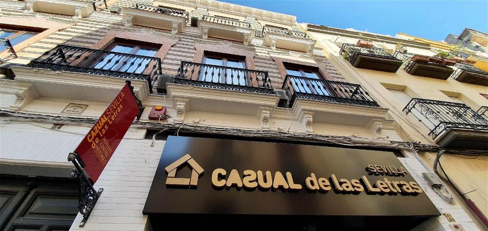 Foto del exterior de Casual de las Letras Sevilla
