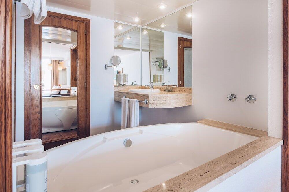 Foto del baño de Hotel Iberostar Selection Jardín del Sol Suites - Adults Only