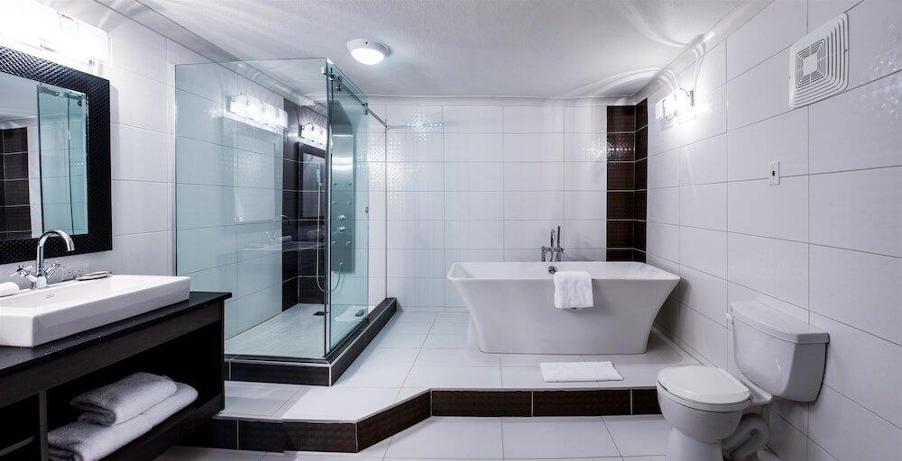 Foto del baño de Best Western Plus Village Park Inn