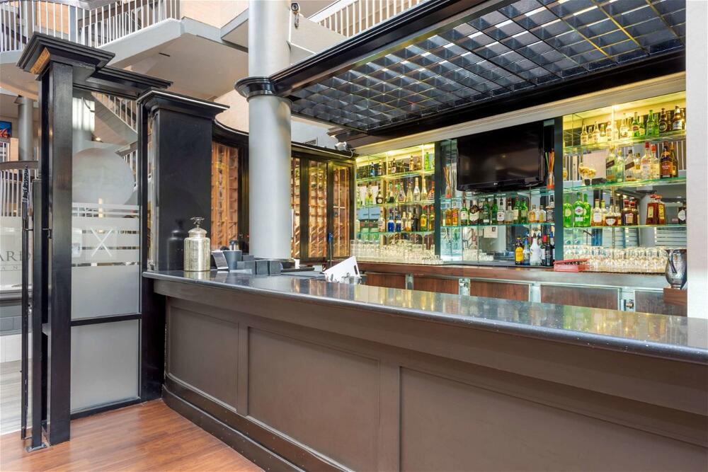 Foto de restauración de Best Western Plus Village Park Inn