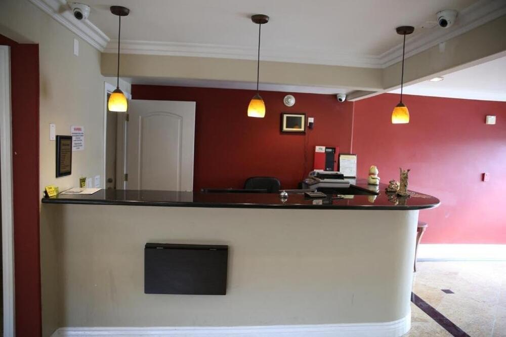 Foto de las zonas nobles de Motel Chateau Inn &amp;amp; Suites