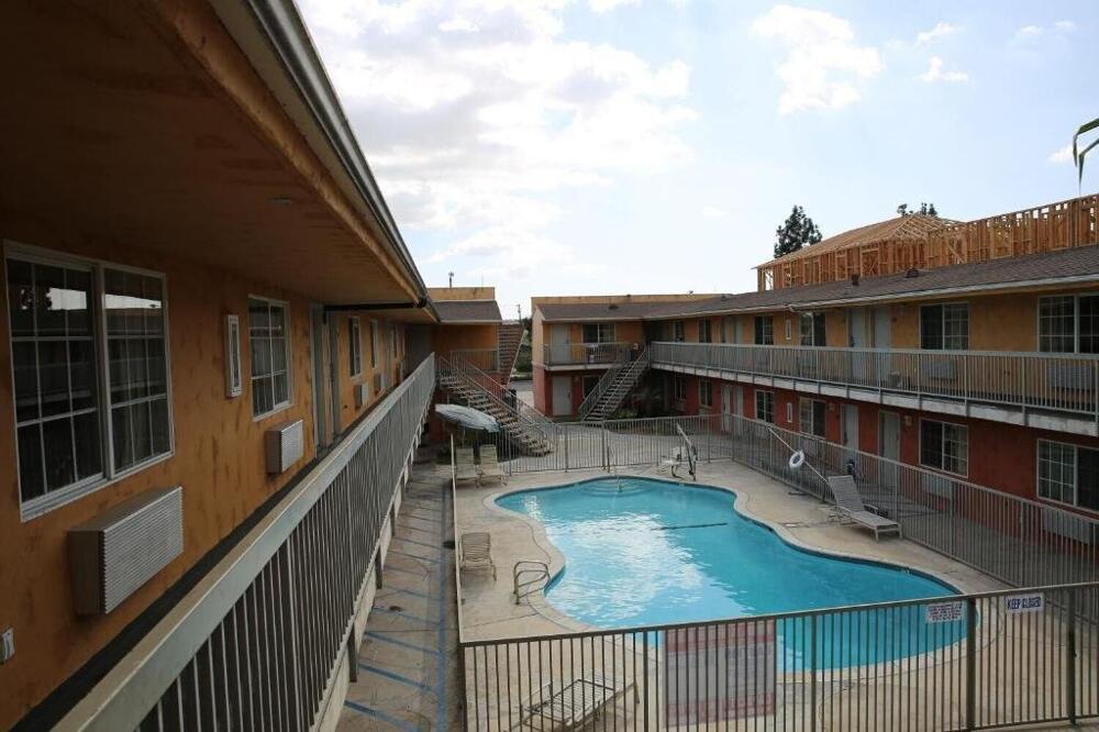 Foto de los servicios de Motel Chateau Inn &amp;amp; Suites