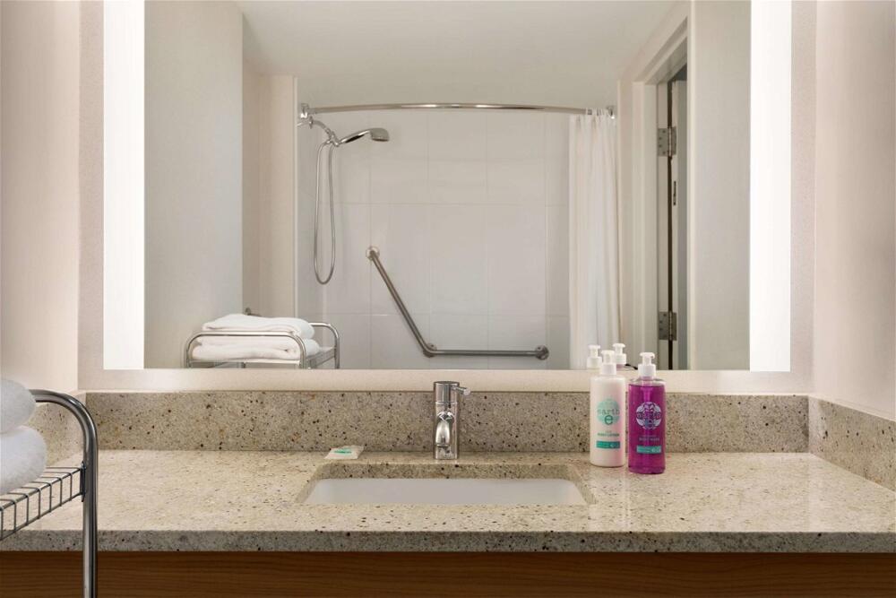 Foto de una habitación de Coast Chilliwack Hotel by APA