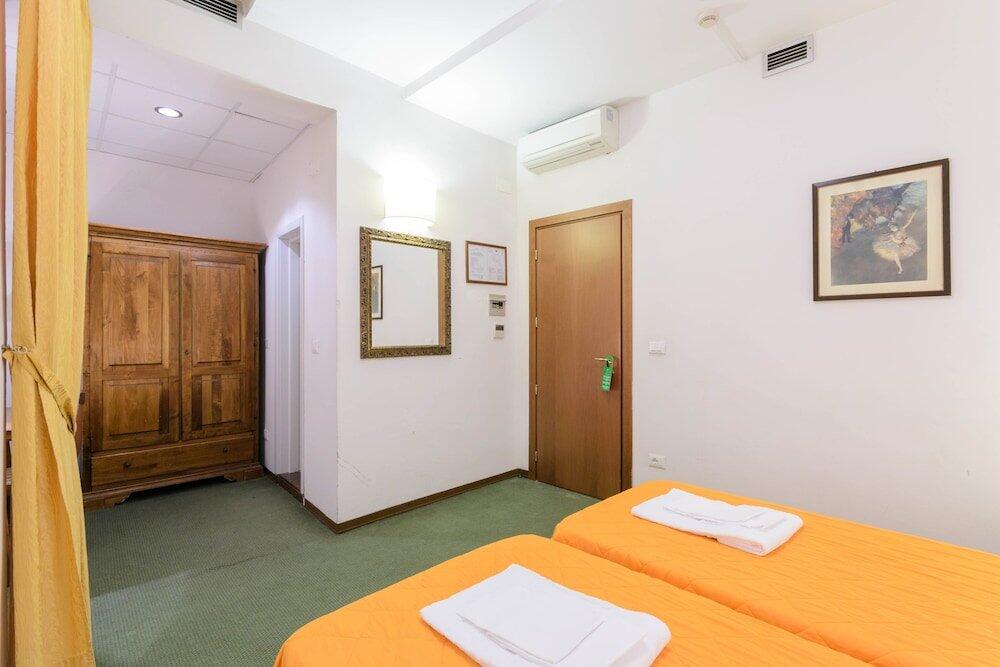 Foto de una habitación de Hotel Rex
