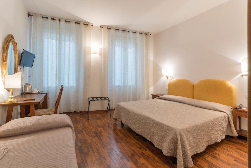 Foto de una habitación de Hotel Rex