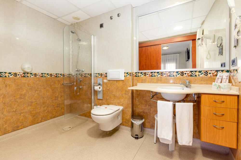 Foto del baño de Hotel Daniya Denia Spa &amp;amp; Business 4*
