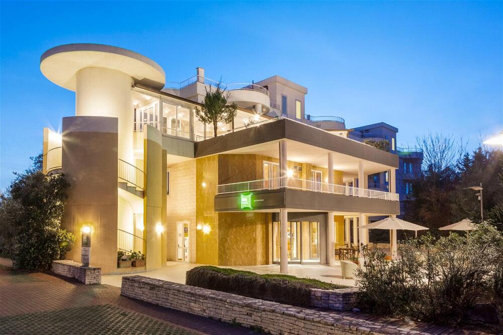 Foto del exterior de Hotel ibis Styles Bari Giovinazzo