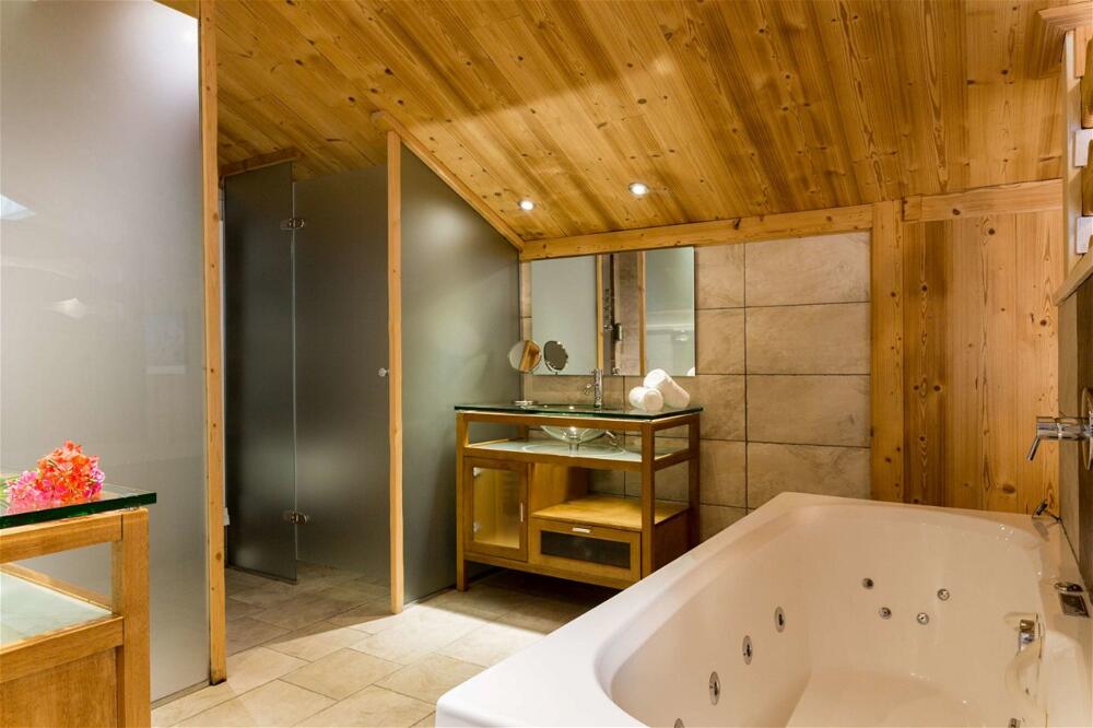 Foto del baño de Chalet-Hôtel La Chemenaz, The Originals Relais (Hotel-Chalet de Tradition)
