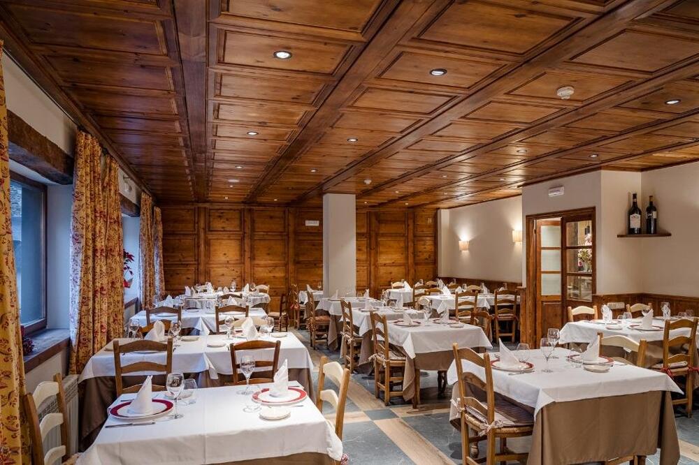 Foto de restauración de Hotel Chalet Bassibe by Silken
