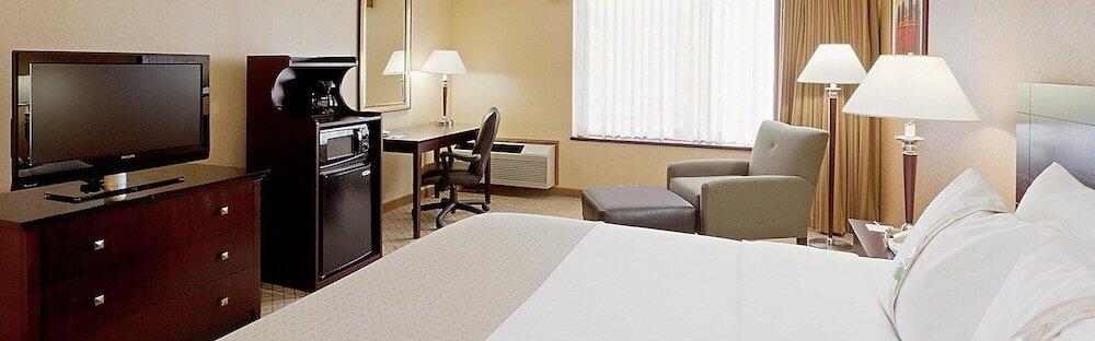 Foto de una habitación de Hotel Armoni Inn &amp;amp; Suites