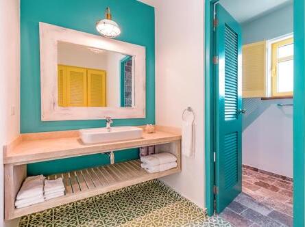 Bathroom – Boardwalk Boutique Hotel Aruba - Adults Only