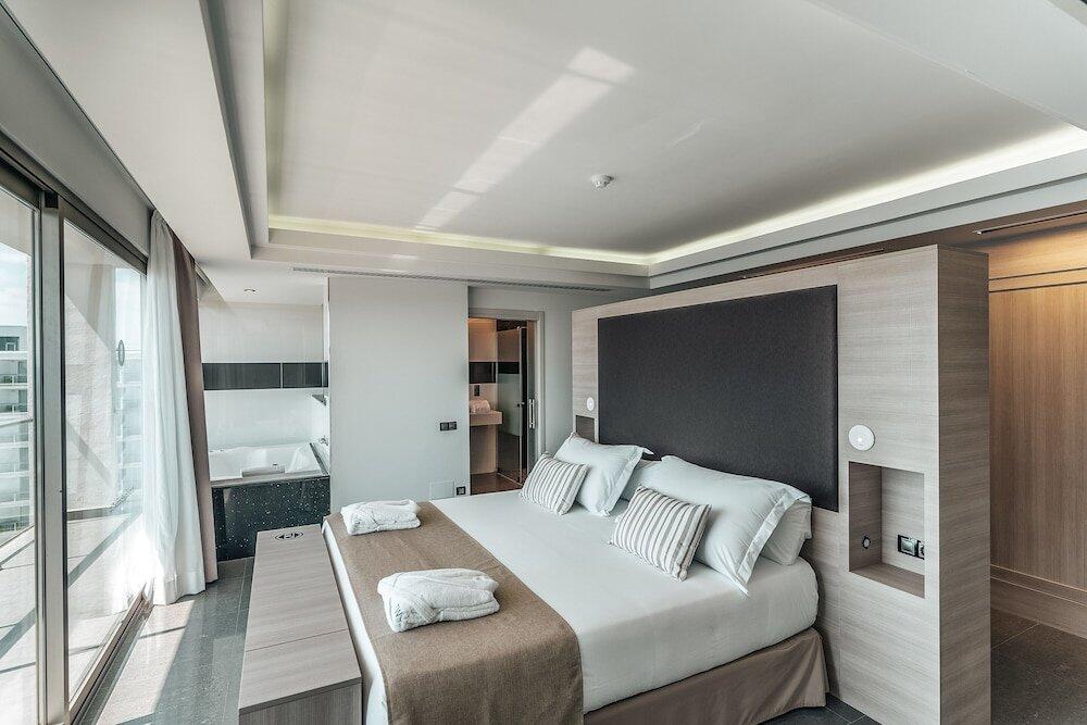 Foto de una habitación de The Ibiza Twiins Hotel