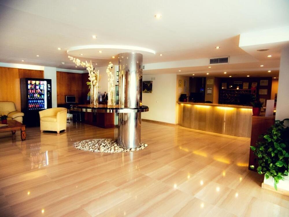 Foto general de Aparthotel Puerto Azul Marbella