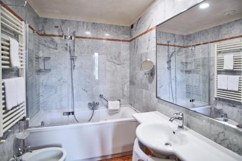 Foto del baño de Adler Cavalieri Hotel-Private Spa &amp;amp; Gym