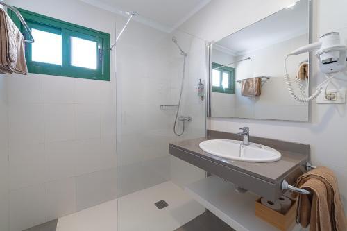 Foto del baño de Apartamentos Elena
