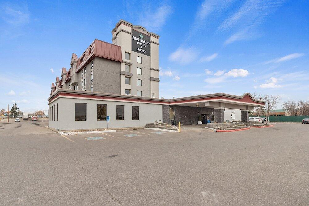 Foto del exterior de Emerald Hotel &amp;amp; Suites