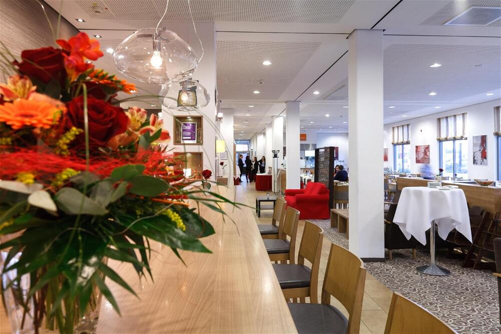Foto de restauración de Hotel Holiday Inn Express Nürnberg-Schwabach