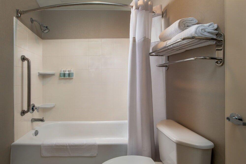 Bathroom – Hotel SpringHill Suites Hagerstown