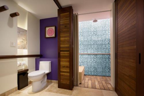 Foto del baño de Hotel Xcaret Arte - All Parks All Fun Inclusive - Adults Only