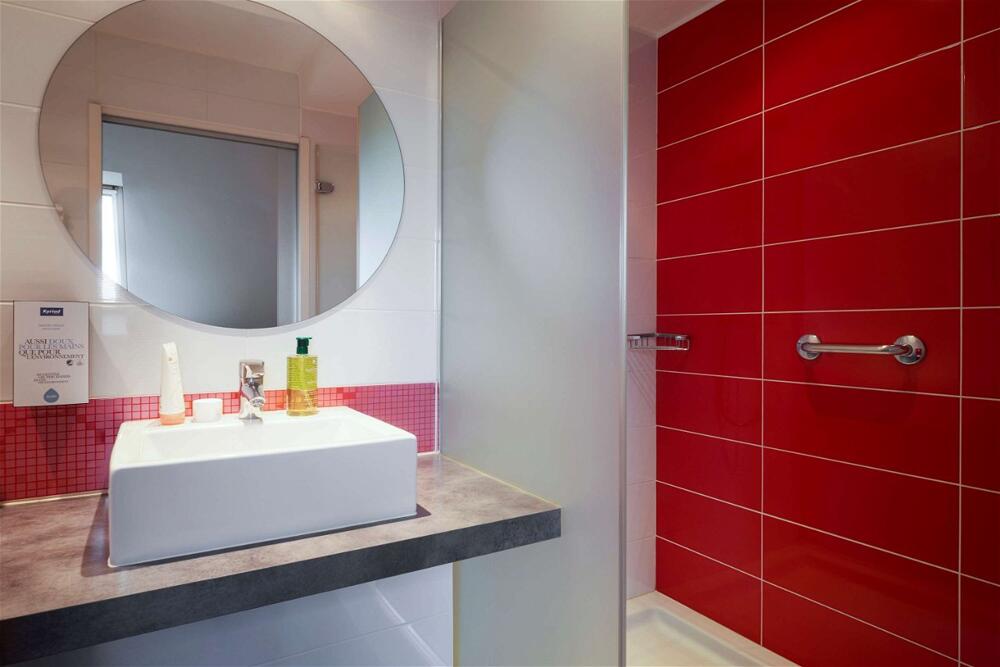 Foto del baño de Kyriad Le Mans Est