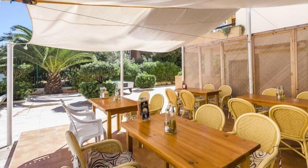 Foto de restauración de Apartamentos Arlanza - Only Adults