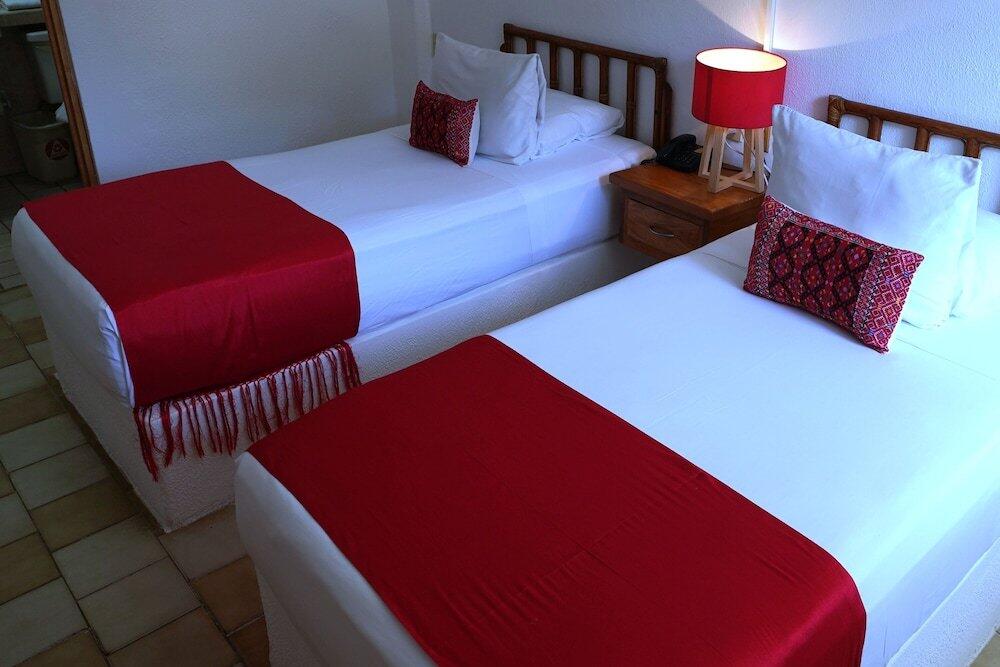 Foto de una habitación de Emperador Vallarta Beachfront Hotel and Suites
