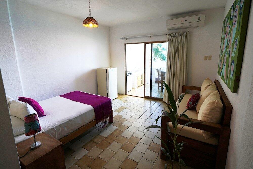 Foto de una habitación de Emperador Vallarta Beachfront Hotel and Suites
