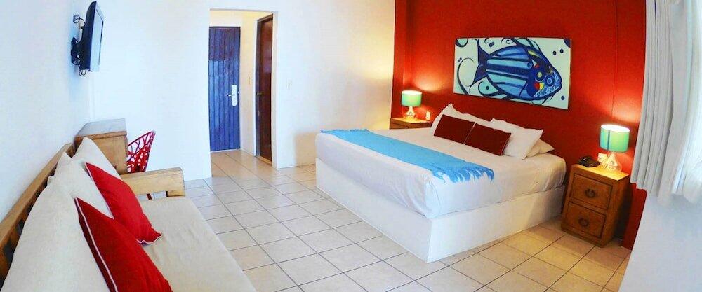 Foto de una habitación de Emperador Vallarta Beachfront Hotel and Suites