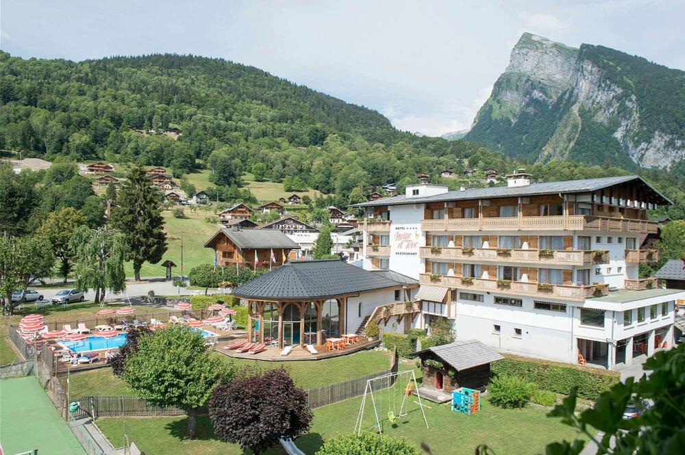Foto del exterior de Chalet-Hôtel Neige et Roc, The Originals Relais (Hotel-Chalet de Tradition)
