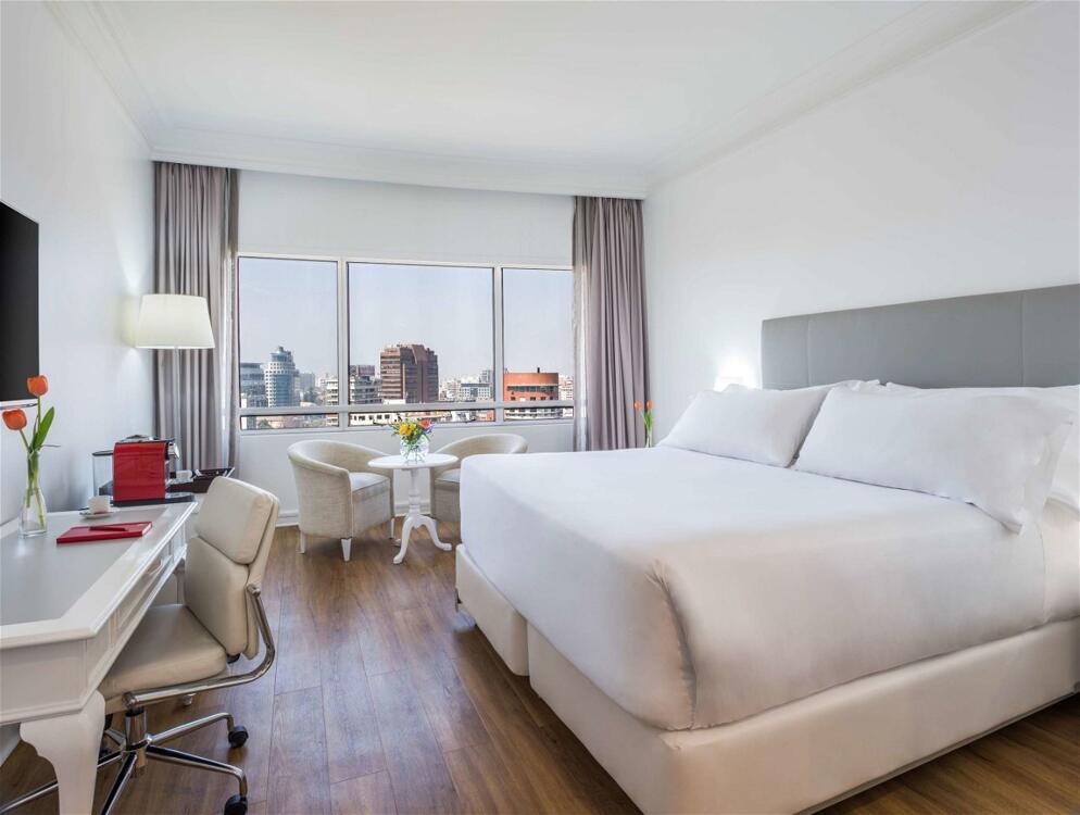 Foto de una habitación de Hotel NH Collection Plaza Santiago