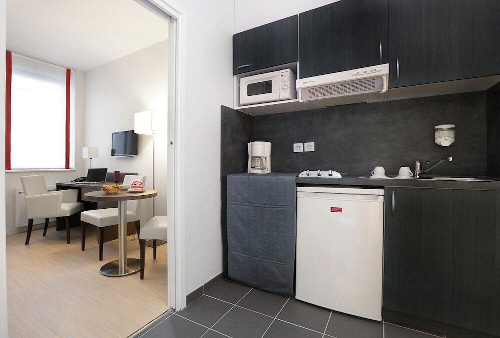 Foto de una habitación de Aparthotel Residhome Reims Centre