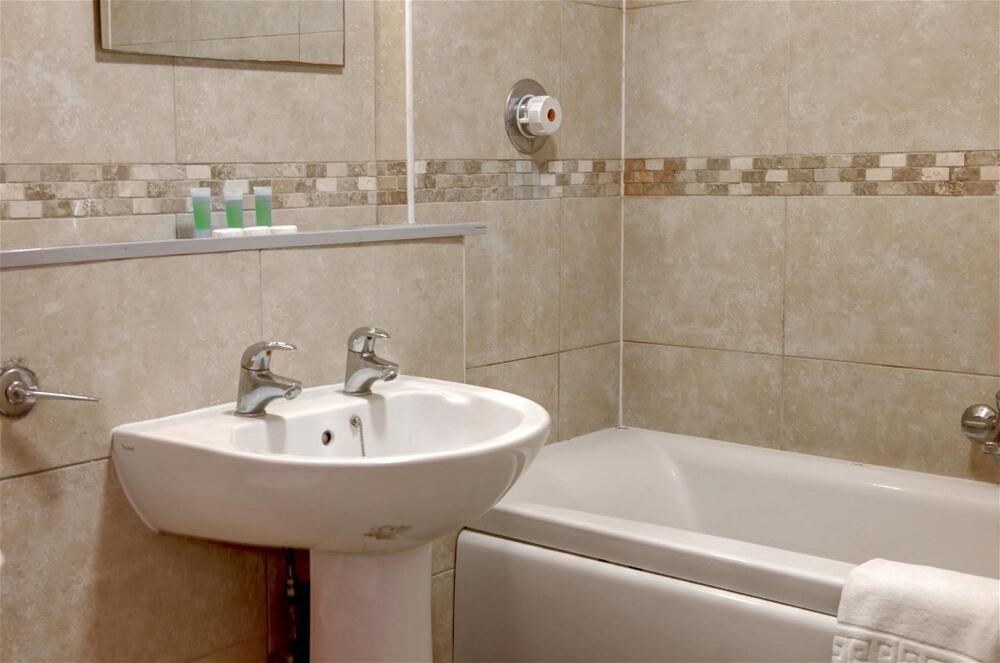 Foto del baño de Sure Hotel by Best Western Reading