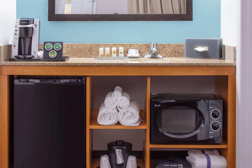 Foto de una habitación de Hotel La Quinta Inn by Wyndham Cocoa Beach-Port Canaveral
