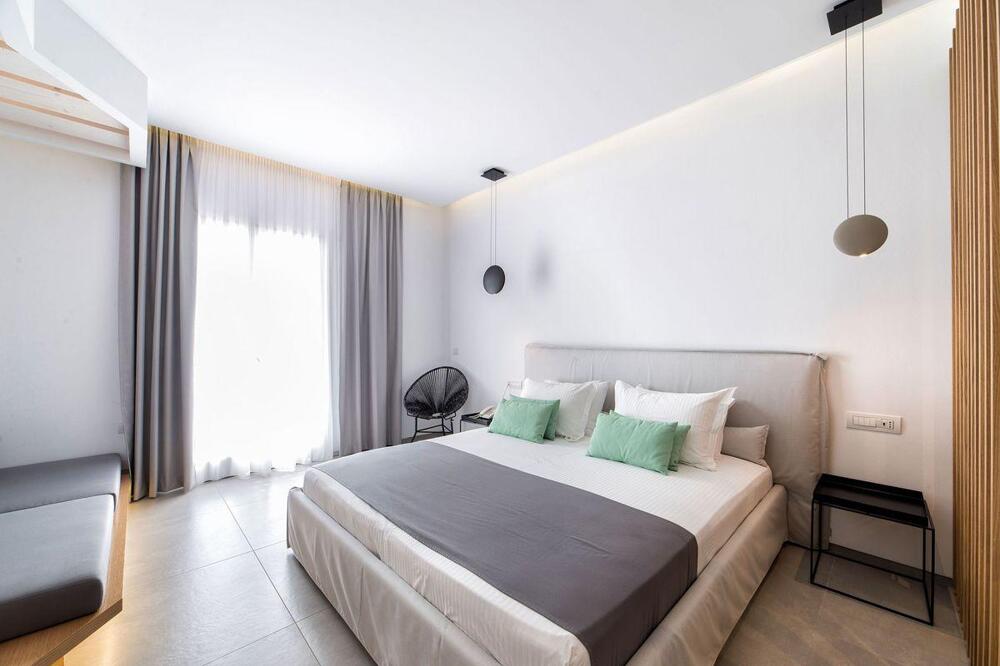 Foto de una habitación de Hotel Paros Agnanti Resort &amp;amp; Spa