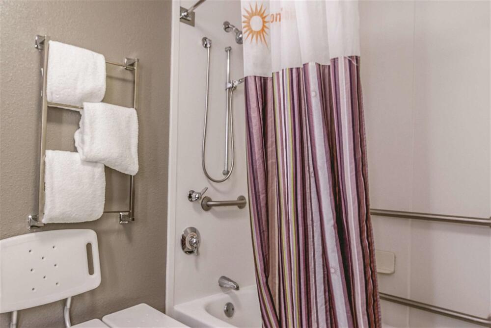 Foto del baño de Hotel La Quinta by Wyndham Atlanta Perimeter Medical