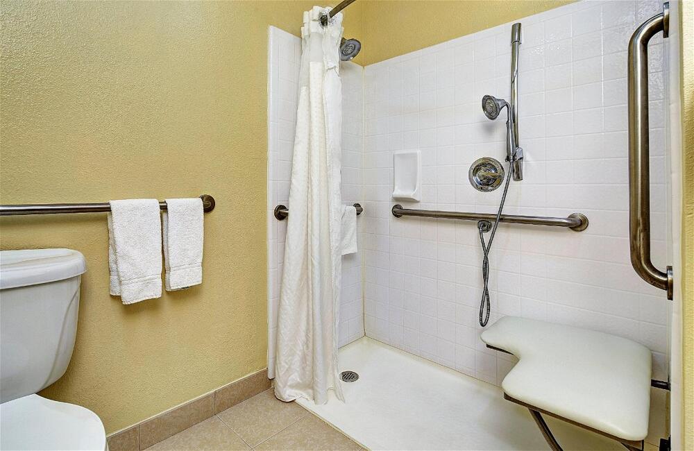 Foto del baño de Holiday Inn Express San Diego South - National City, an IHG Hotel