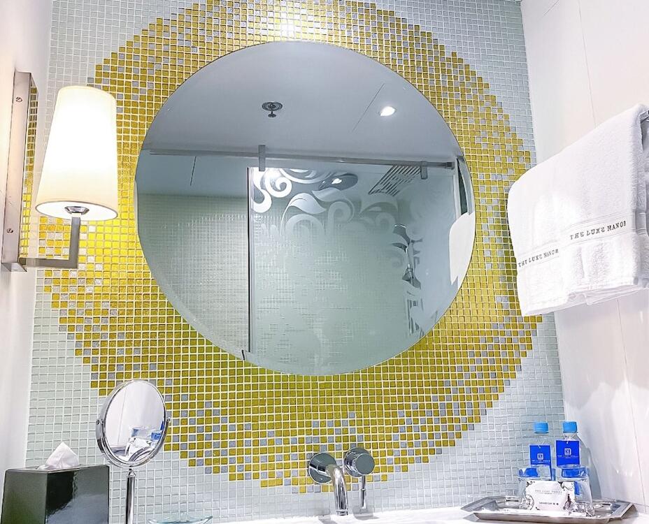 Foto del baño de Hotel The Luxe Manor