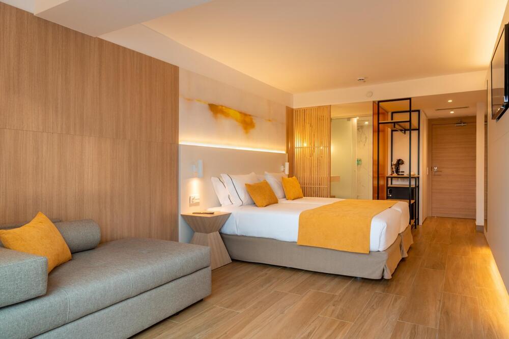 Foto de una habitación de L&amp;#039;Azure Hotel 4* Sup