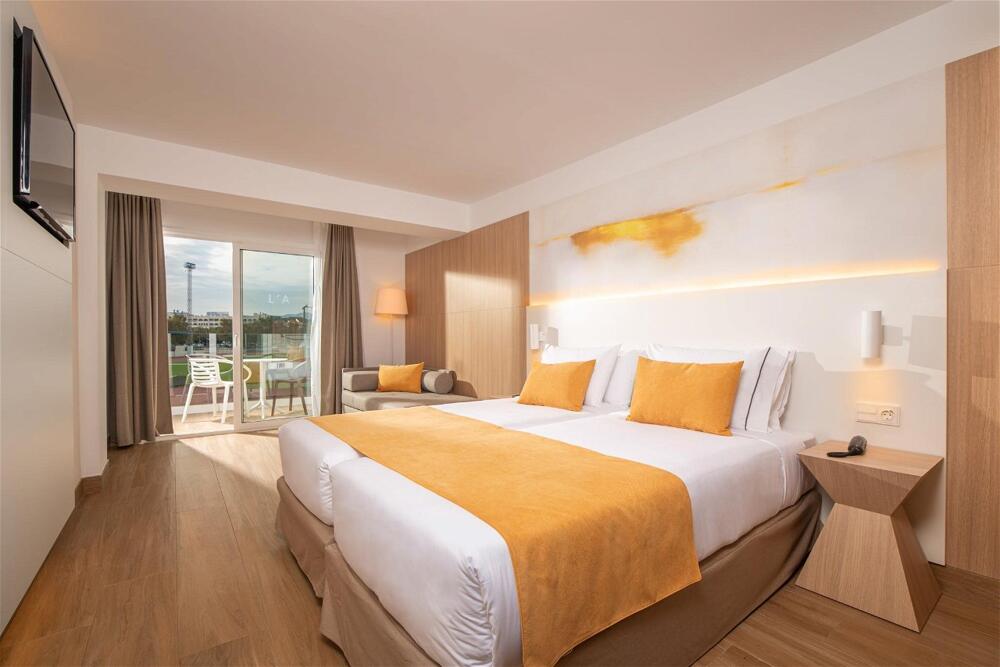 Foto de una habitación de L&amp;#039;Azure Hotel 4* Sup