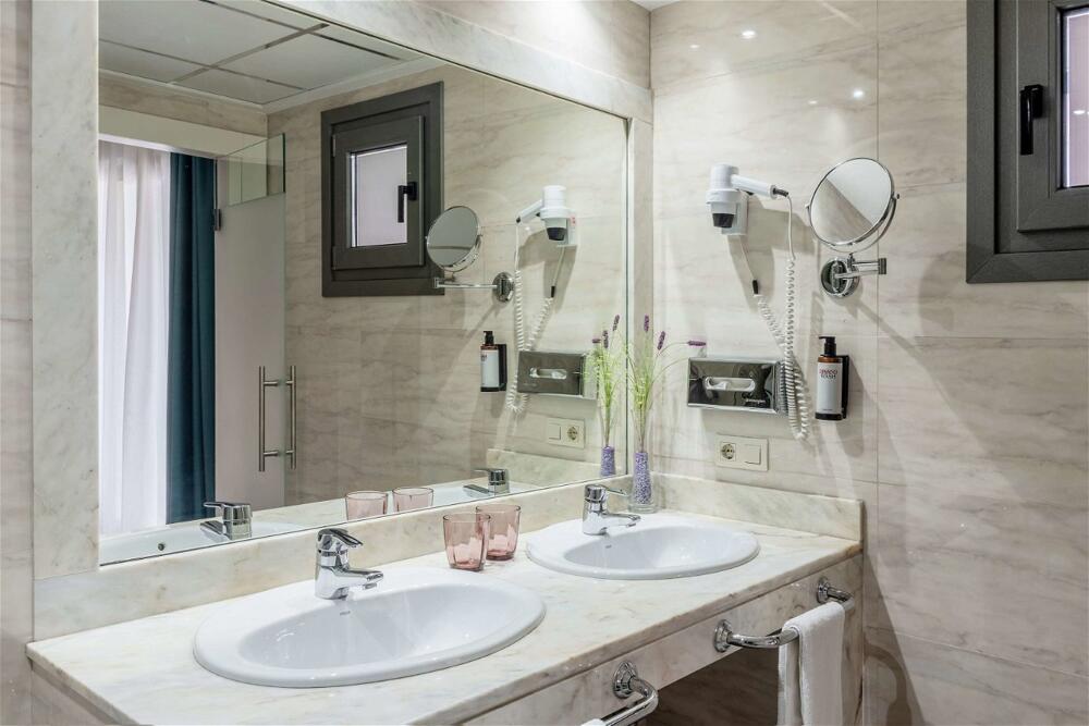 Bathroom – Hotel Elche Centro , affiliated by Melia